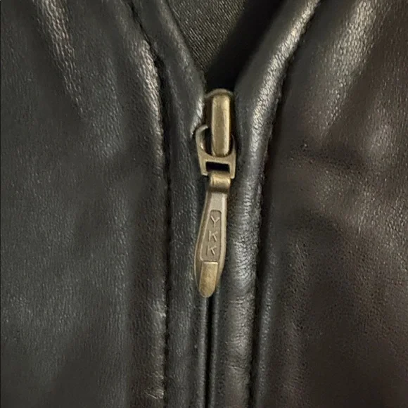 Vintage Wilsons Pelle Studio Women's Sleek Black Leather Vest - size Medium - Picture 3 of 10